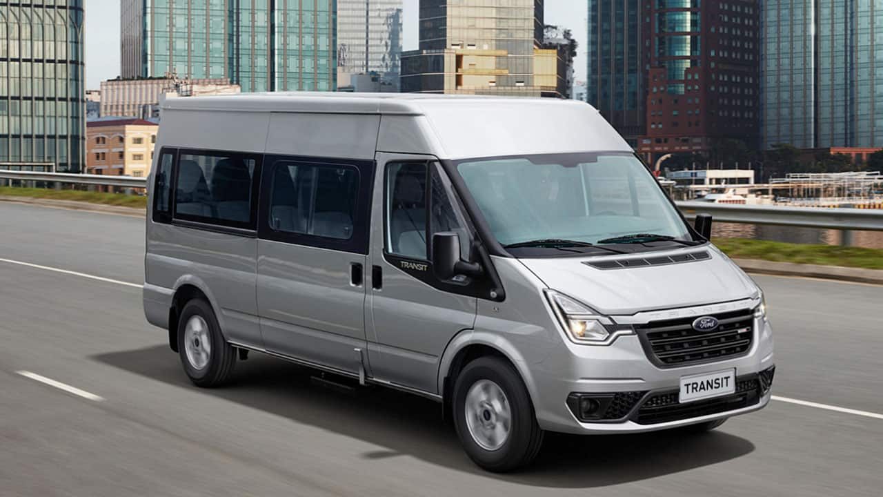 https://xedulich6866.com/wp-content/uploads/2024/03/5-ly-khien-nguoi-dung-thich-mua-hoac-thue-xe-ford-transit-16-cho.jpg